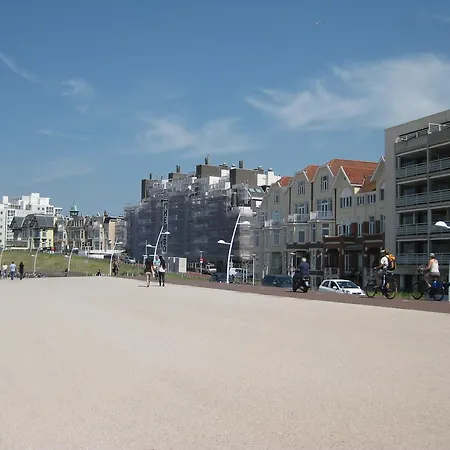 Vakantiehuis Fishermans House With Private Parking Den Haag